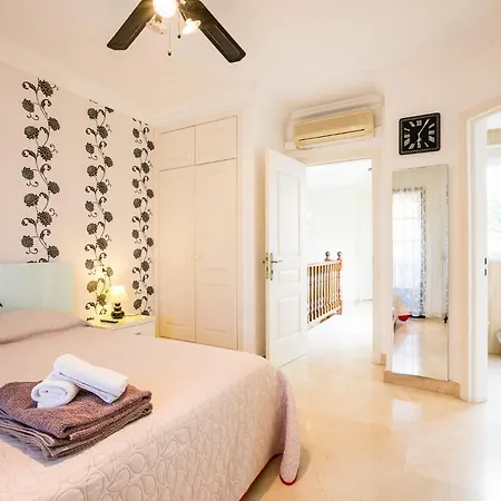 Дом отдыха Townhouse In El Duque *