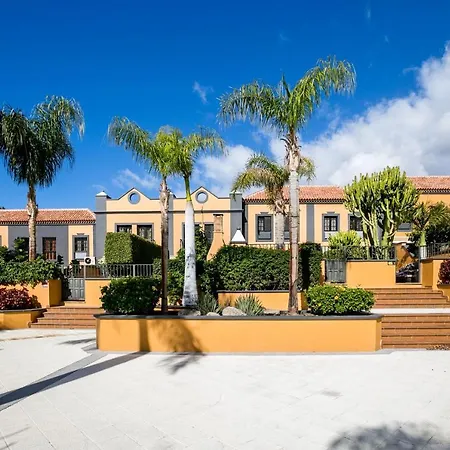 Townhouse In El Duque Сasa de vacaciones
